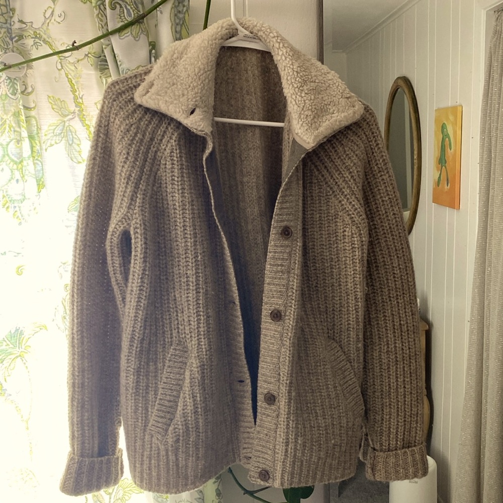 Lightly Worn Woolrich button down sweater. All tags shown for authenticity!